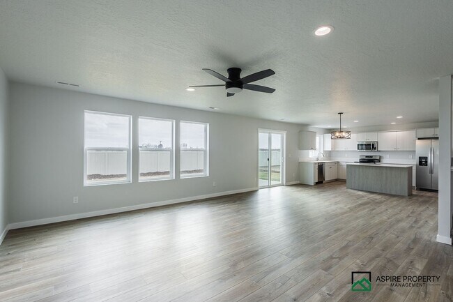 Building Photo - Brand New 5 Bed 3 Bath home 2600sf+ and a 3 car garage