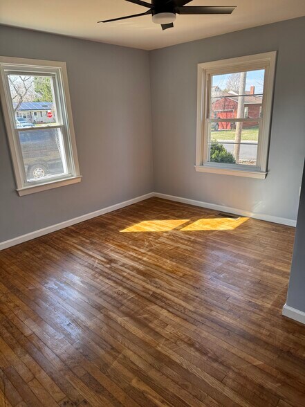 Building Photo - 1302 Hazel St