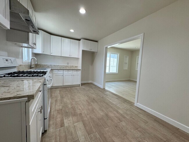 Building Photo - Nicely Updated Home with Enclosed Front Yard