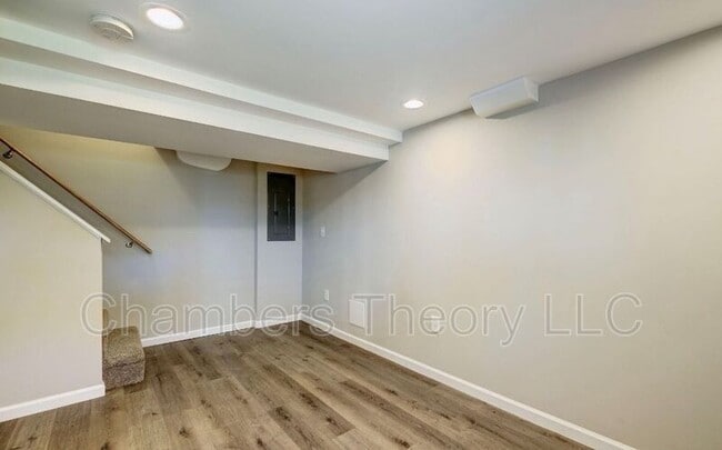 Building Photo - 1004 30th St SE