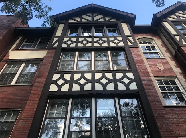 Building Photo - Recently Renovated East Rogers Park One Bedroom - Pets Welcome!