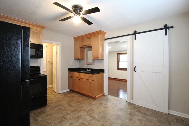 Building Photo - November Free On This Updated 1 Bedroom 1 ...