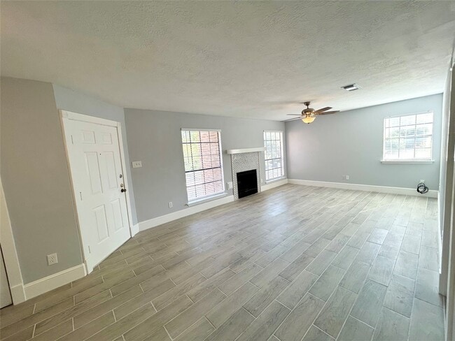 Building Photo - 2402 Sycamore Ave