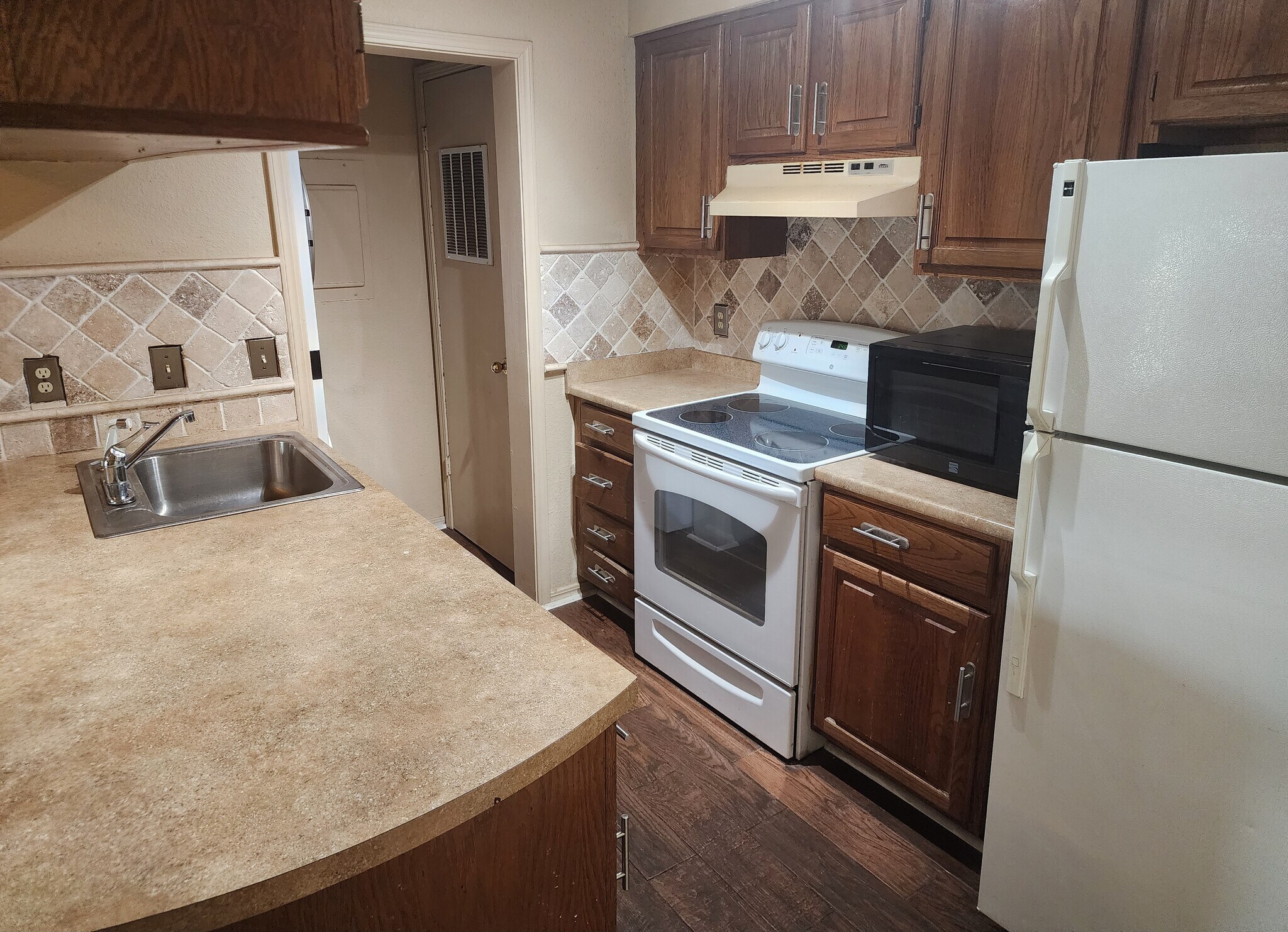 Building Photo - 14427 N Pennsylvania Ave