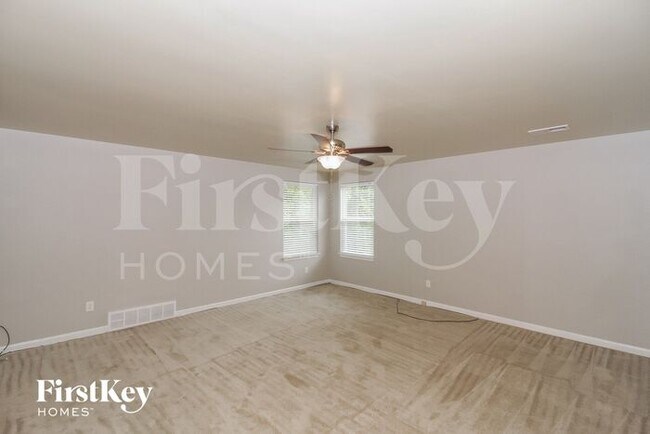 Building Photo - 6111 Lubiani Valley Dr