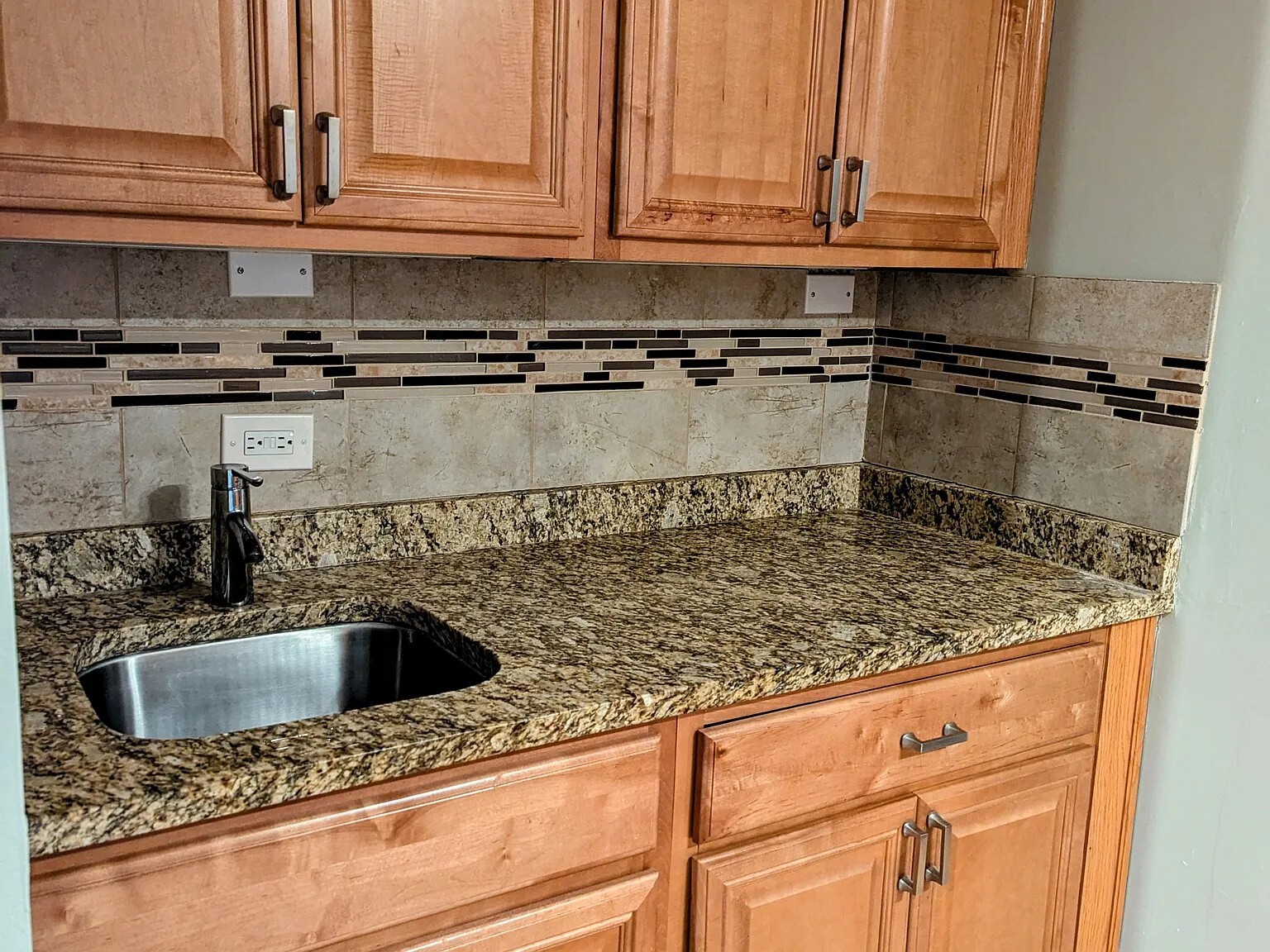 Kitchen - 1617 Estate Cir