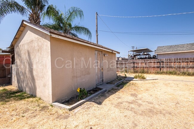 Building Photo - 3 Bedroom/2 Bath Home - $1695 per Month!