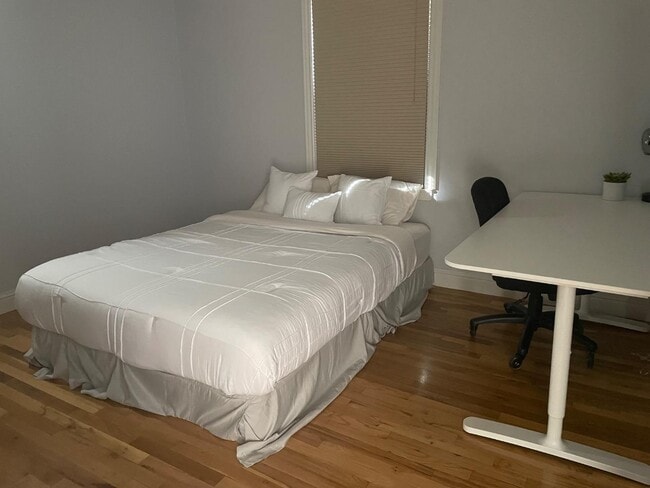 Building Photo - 1153 Erin Way