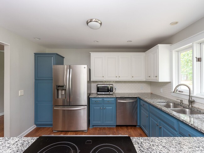 Building Photo - Waterfront Home in Carolina Lakes!