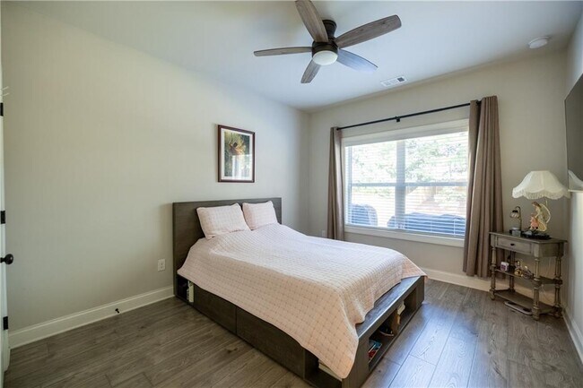 Building Photo - 2539 Tomoka Dr