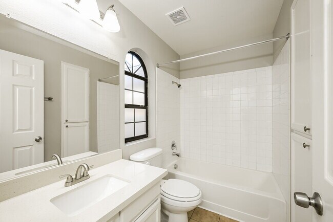 Building Photo - 405 Tobler Dr