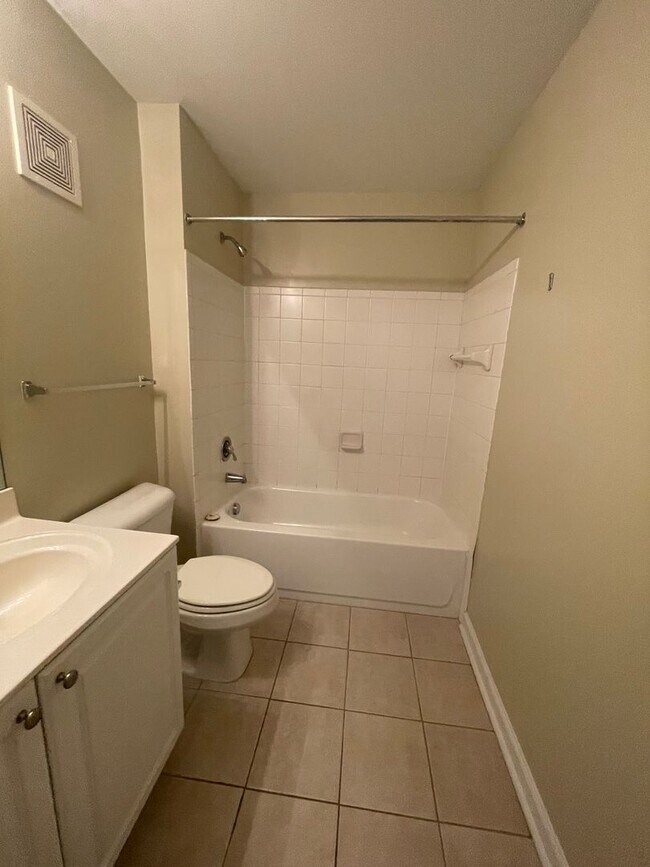 Building Photo - 14-1413 Ordonez