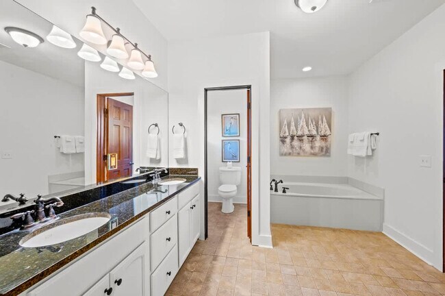 Building Photo - 475 Cuscowilla Dr
