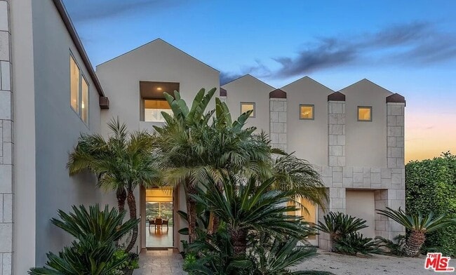 Building Photo - 2528 Westridge Rd