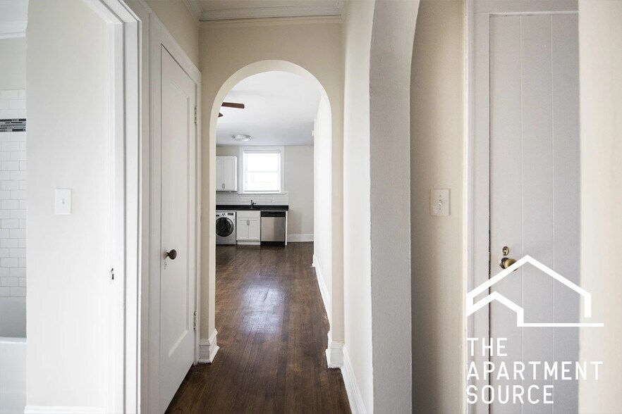 Building Photo - 918 Green Bay Rd