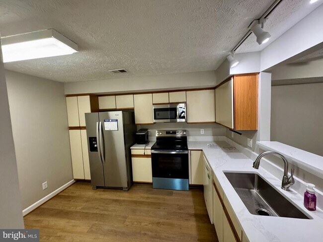 Building Photo - 3804 Ridge Knoll Ct