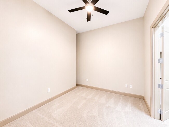 Building Photo - 9787 Katy Fwy