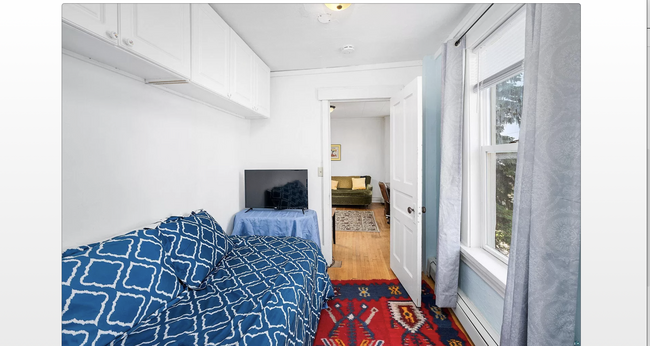 Smaller Bed - 316 N 15th Ave E