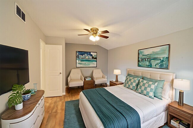Primary Photo - 10855 Meadowglen Ln