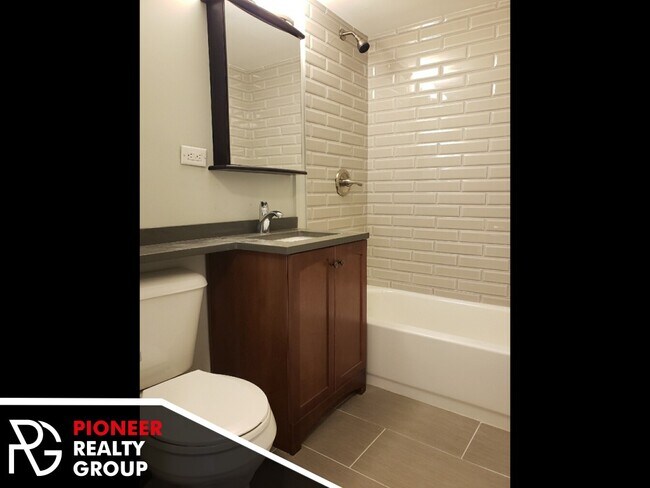 Building Photo - High rise in Lakeview East