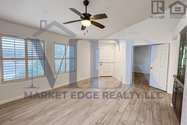 Building Photo - 2Bed/2Bath w/ Office-House at 40th St/Cactus-Garg!