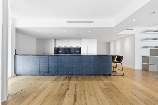 Building Photo - 529 S Flagler Dr