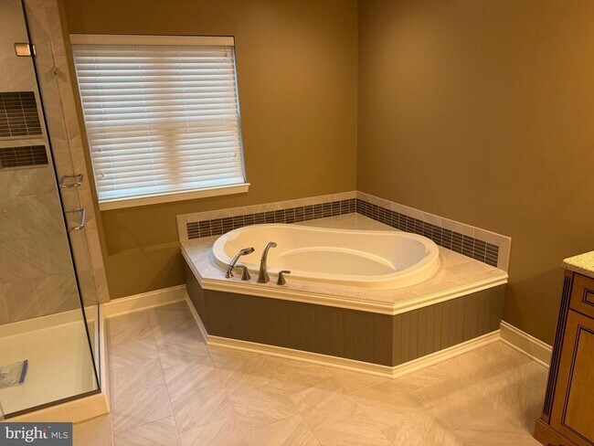 Building Photo - 615 Strandhill Ct