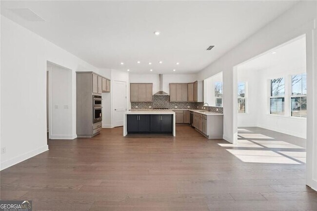 Building Photo - 2815 Medford Dr