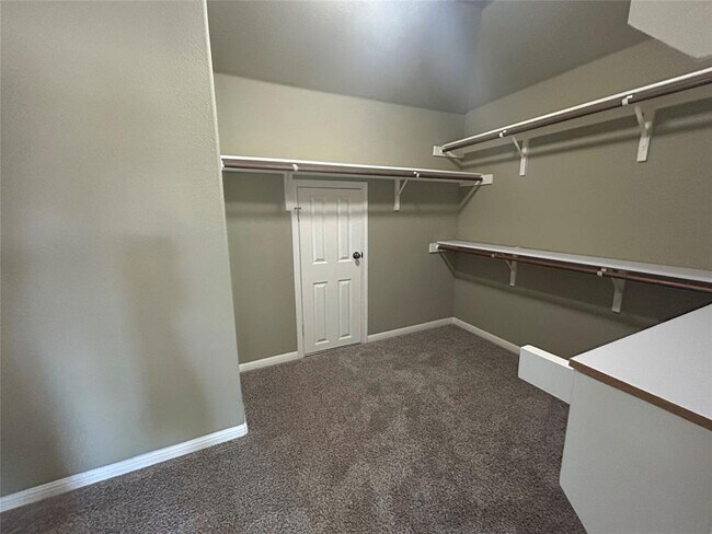 Building Photo - 2409 Dovetail St