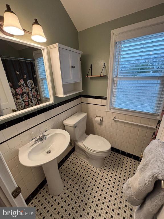 Building Photo - 2803 Albemarle Dr