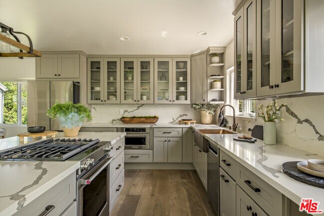 Building Photo - 2370 San Marco Dr