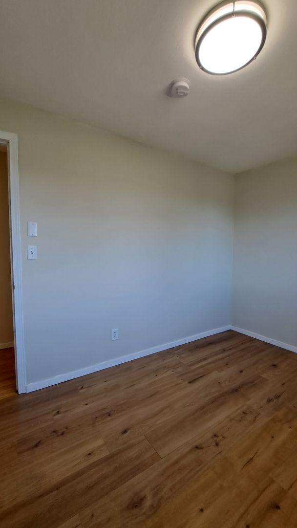 Building Photo - 2 Bedroom 1 Bath Duplex