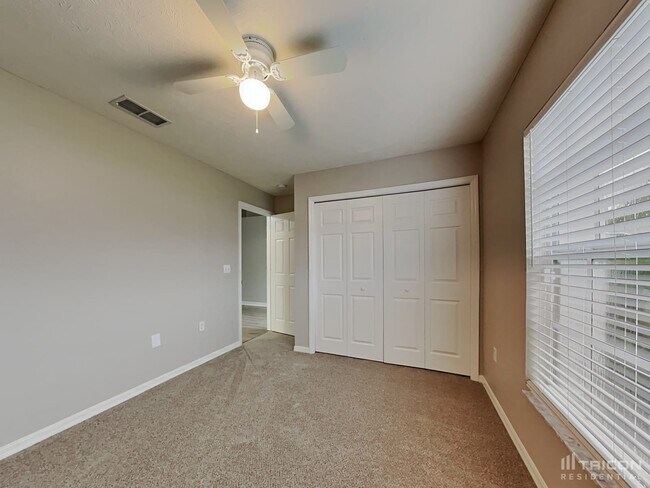 Building Photo - 7935 Fashion Loop