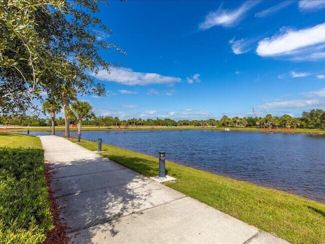 Building Photo - 1297 SE Floresta Dr