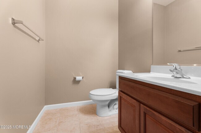 Building Photo - 254 Hawthorne Ln