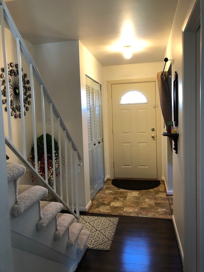 Building Photo - 4240 Embassy Dr