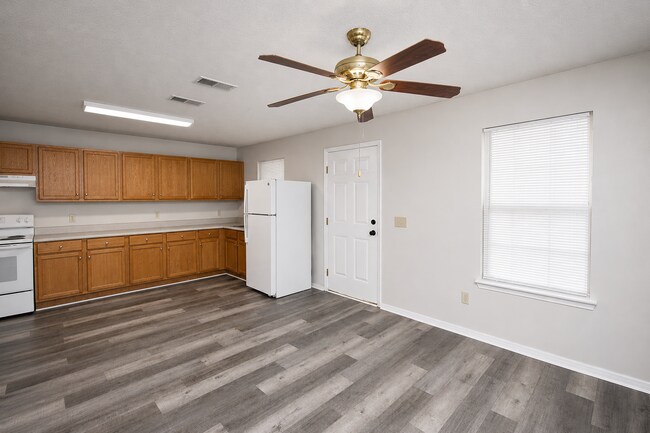 Building Photo - 3BR Cottage-Style Home in Milton with LVP Flooring, Partially Fenced Yard & Convenient Location N...