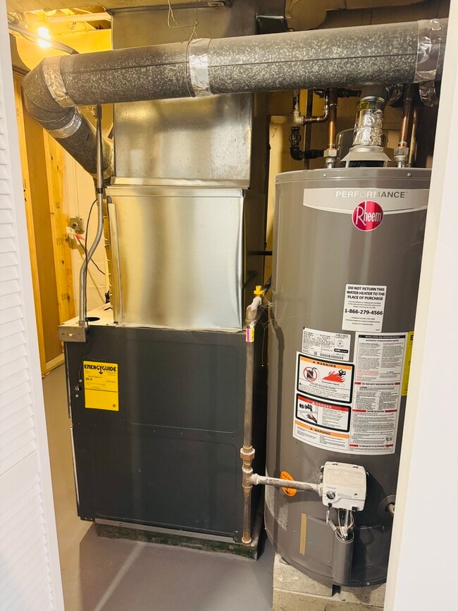 Building Photo - 541 Forsythe Ave