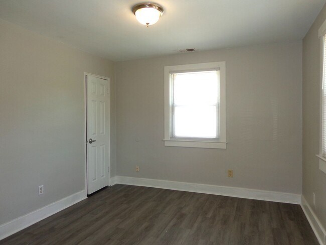 Building Photo - Townhomes at West Little Creek - Holiday Rent Special!