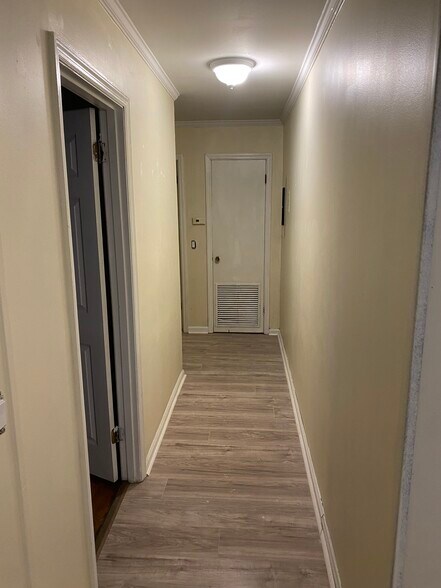 Building Photo - 374 E Monroe Ave