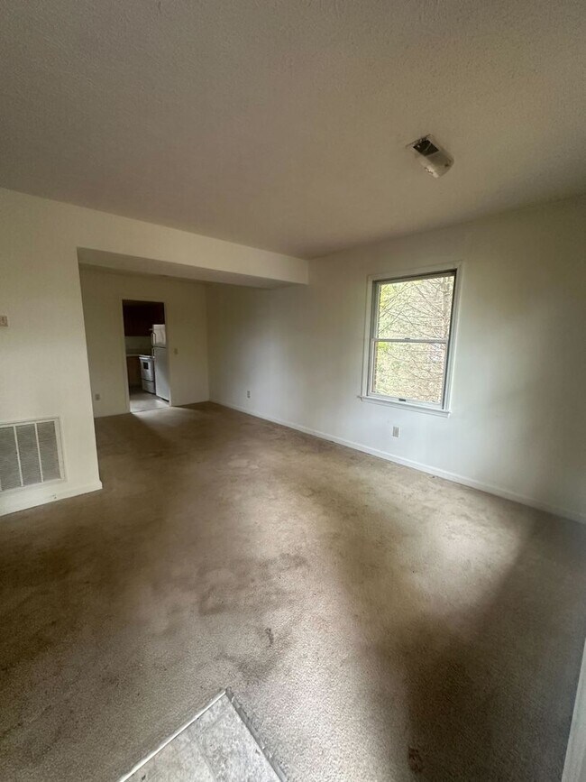 Building Photo - Renovated Home Near Virginia Tech