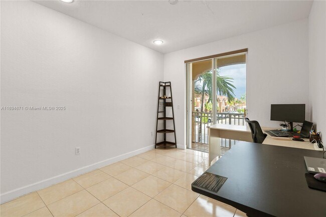 Building Photo - 1010 NW 102 Ct