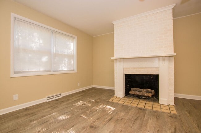 Building Photo - 1403 Broadmoor Rd