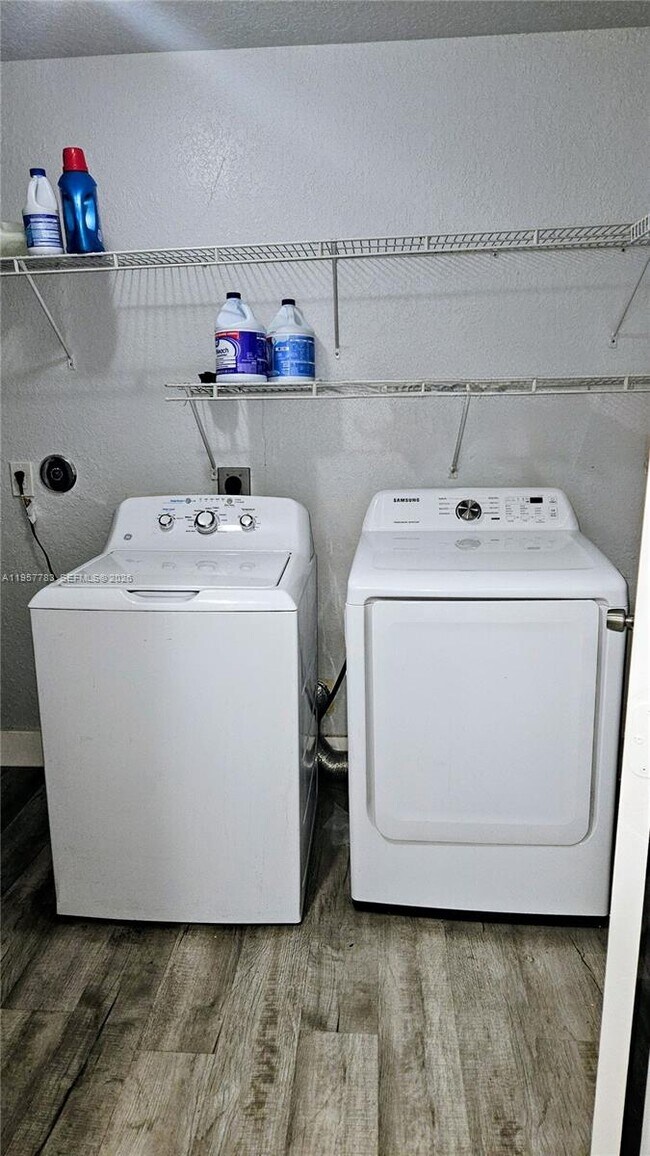 Building Photo - 2953 NW 10th Ct