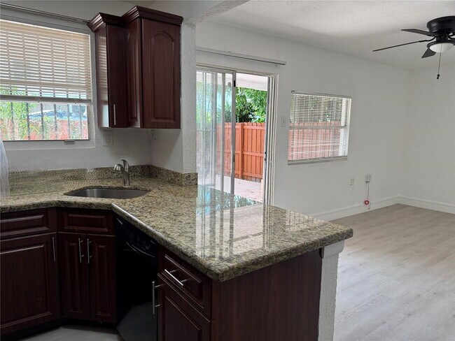 Building Photo - West 81st Place, Hialeah, FL 33014 - 4 BR 2.5 BA townhouse