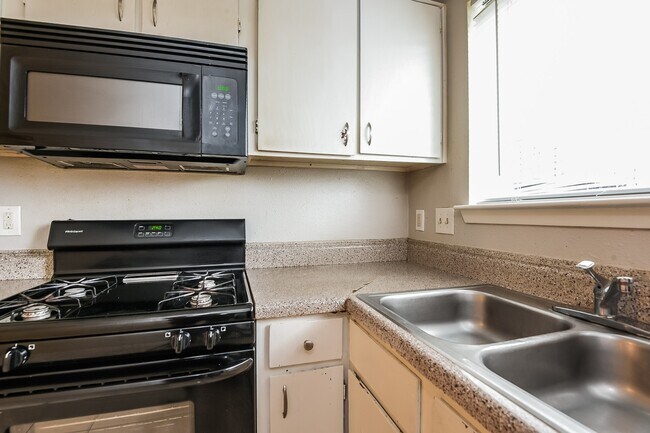 Building Photo - 2718 N Brompton Dr
