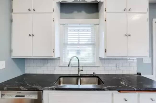 Building Photo - Beautiful 4BR 2BA Rambler in Roseville