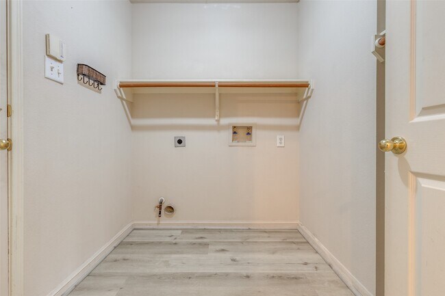 Building Photo - 14039 Fairwood Breeze