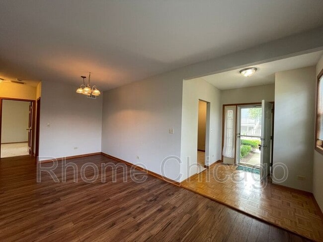 Building Photo - 519 W Parkside Dr