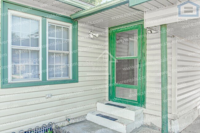 Building Photo - 1806 NW Lincoln Ave